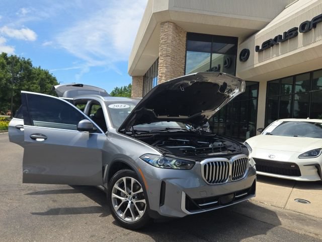 Used 2024 BMW X5 xDrive40i w/ Premium Package AWD/4WD image 10