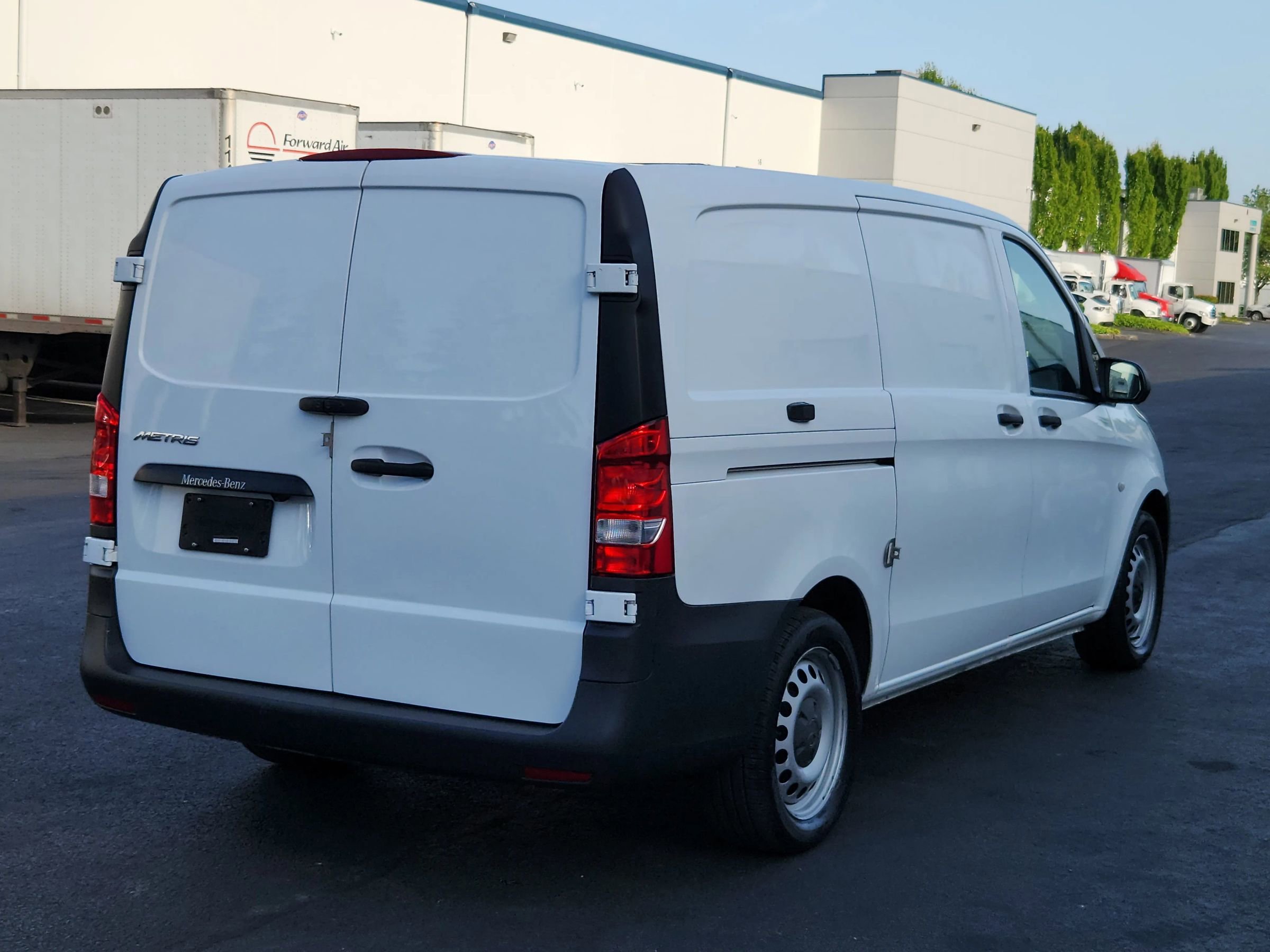 Used 2018 Mercedes-Benz Metris image 4