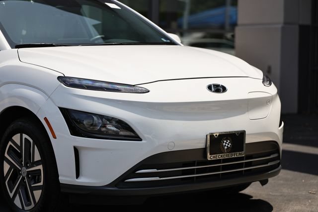 Used 2023 Hyundai Kona SE FWD image 2