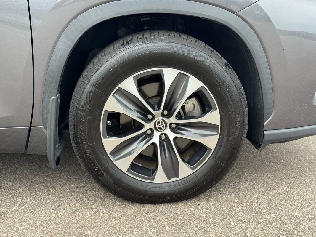 Used 2021 Toyota Highlander XLE image 10