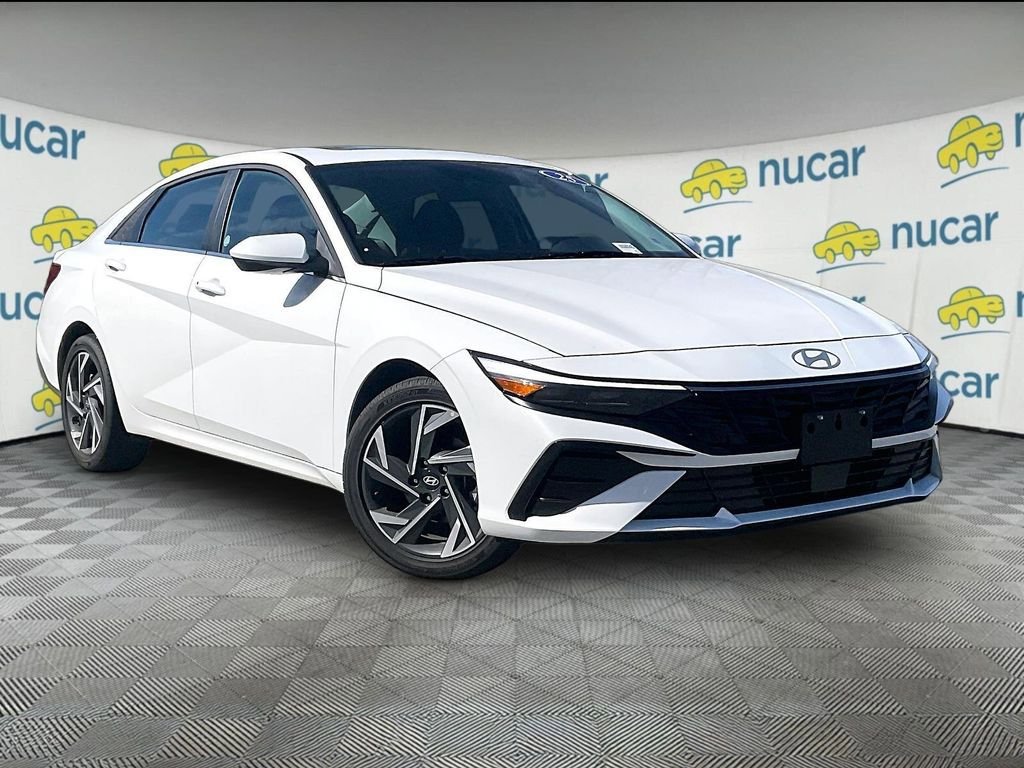 Used 2025 Hyundai Elantra SEL FWD image 1