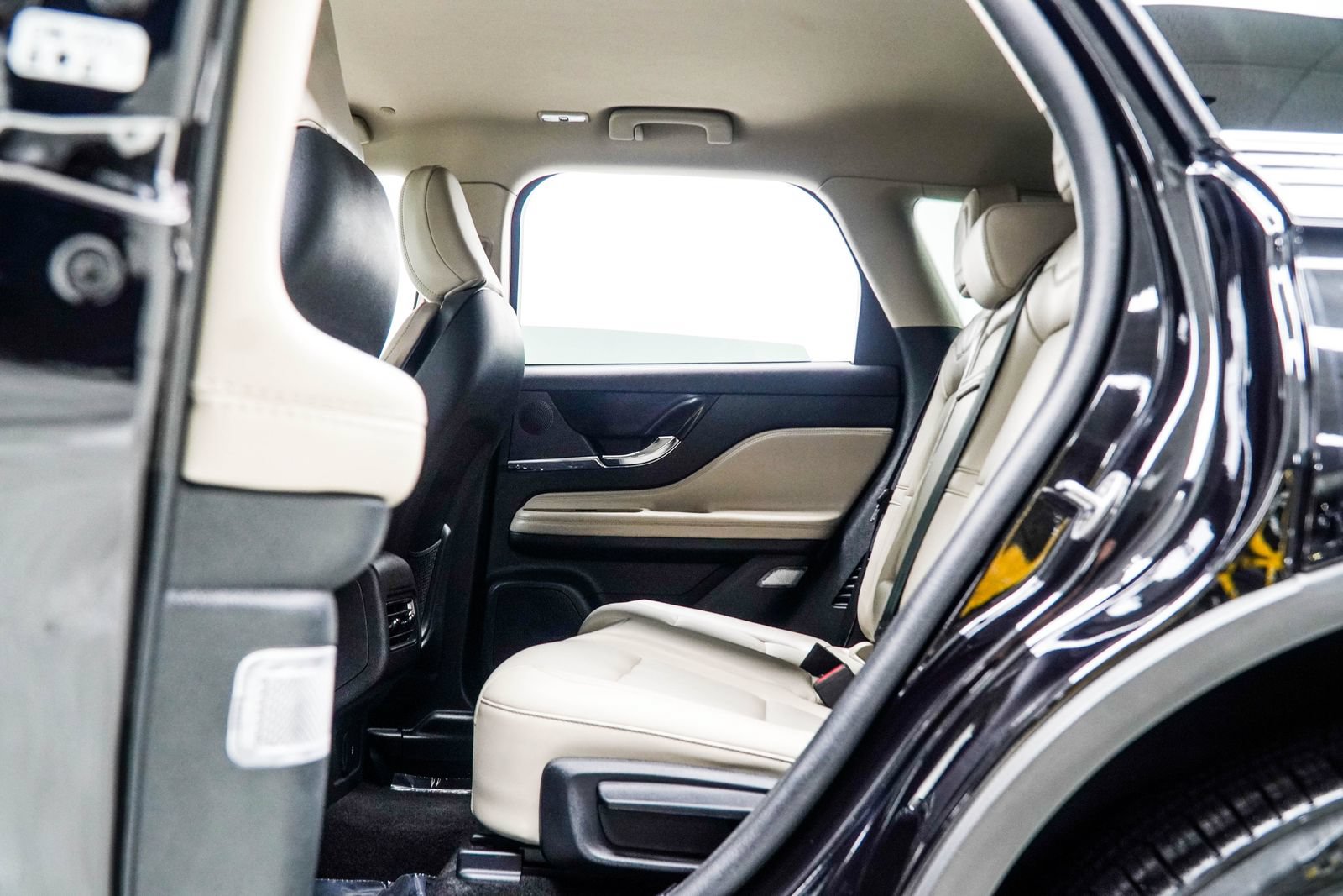 Used 2025 Lincoln Corsair AWD image 39