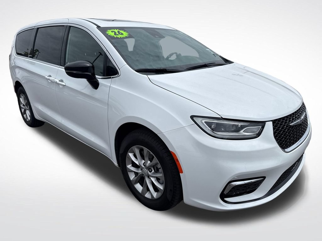 Used 2026 Chrysler Pacifica Limited AWD/4WD image 9