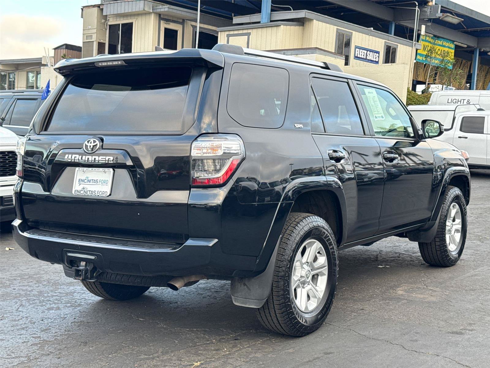 Used 2024 Toyota 4Runner SR5 AWD/4WD image 9