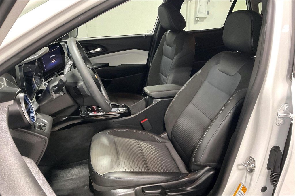 Used 2026 Chevrolet Trax LT FWD image 30