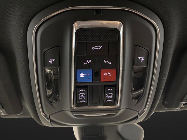 New 2025 Jeep Grand Cherokee Altitude image 25