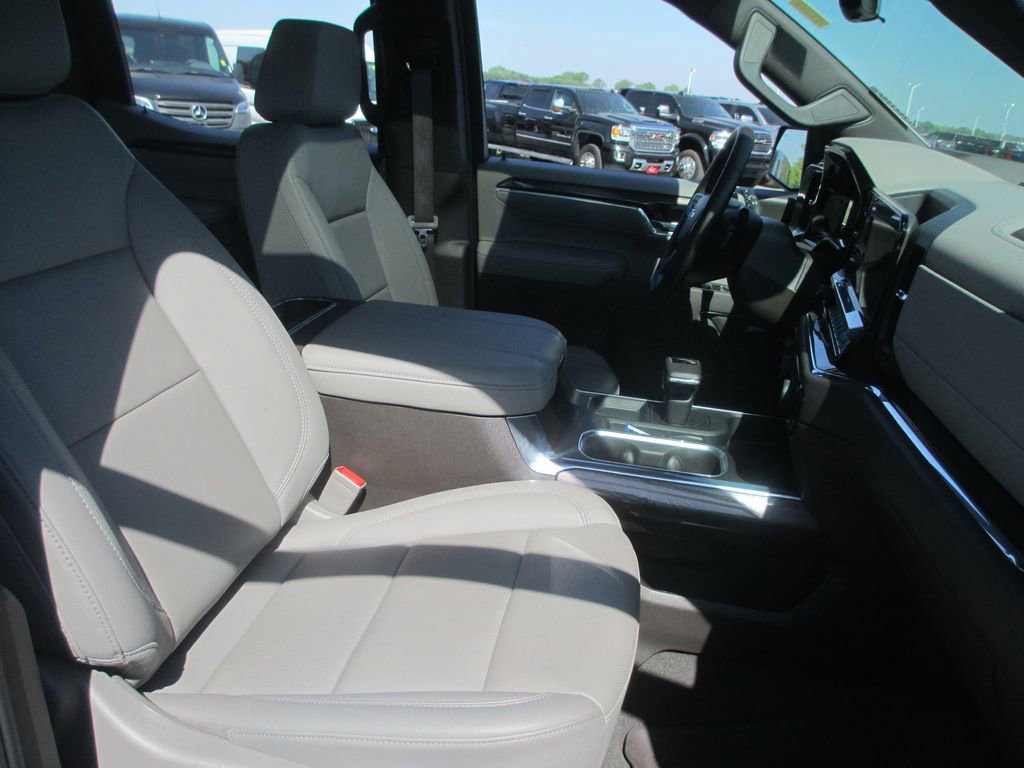 Used 2025 Chevrolet Silverado 1500 LTZ w/ LTZ Premium Package AWD/4WD image 25