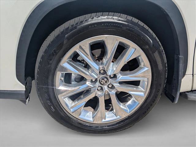 Used 2021 Toyota Highlander Limited image 23