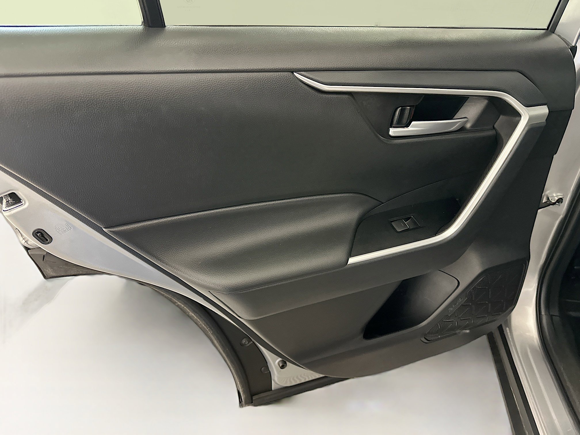 Used 2025 Toyota RAV4 XLE image 27