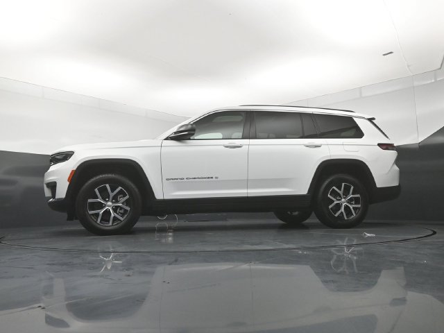 Used 2025 Jeep Grand Cherokee L Limited w/ Trailer Tow Package AWD/4WD image 21