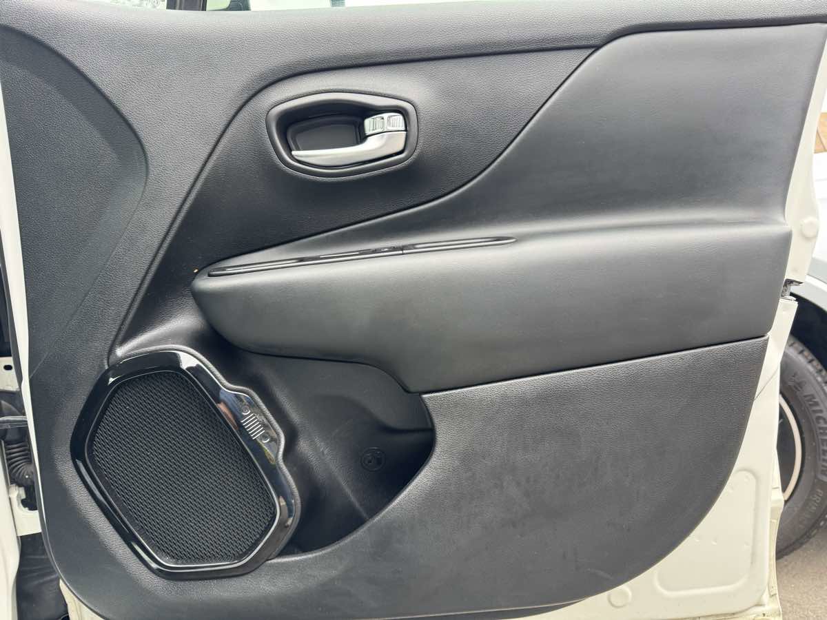 Used 2020 Jeep Renegade Altitude AWD/4WD image 28