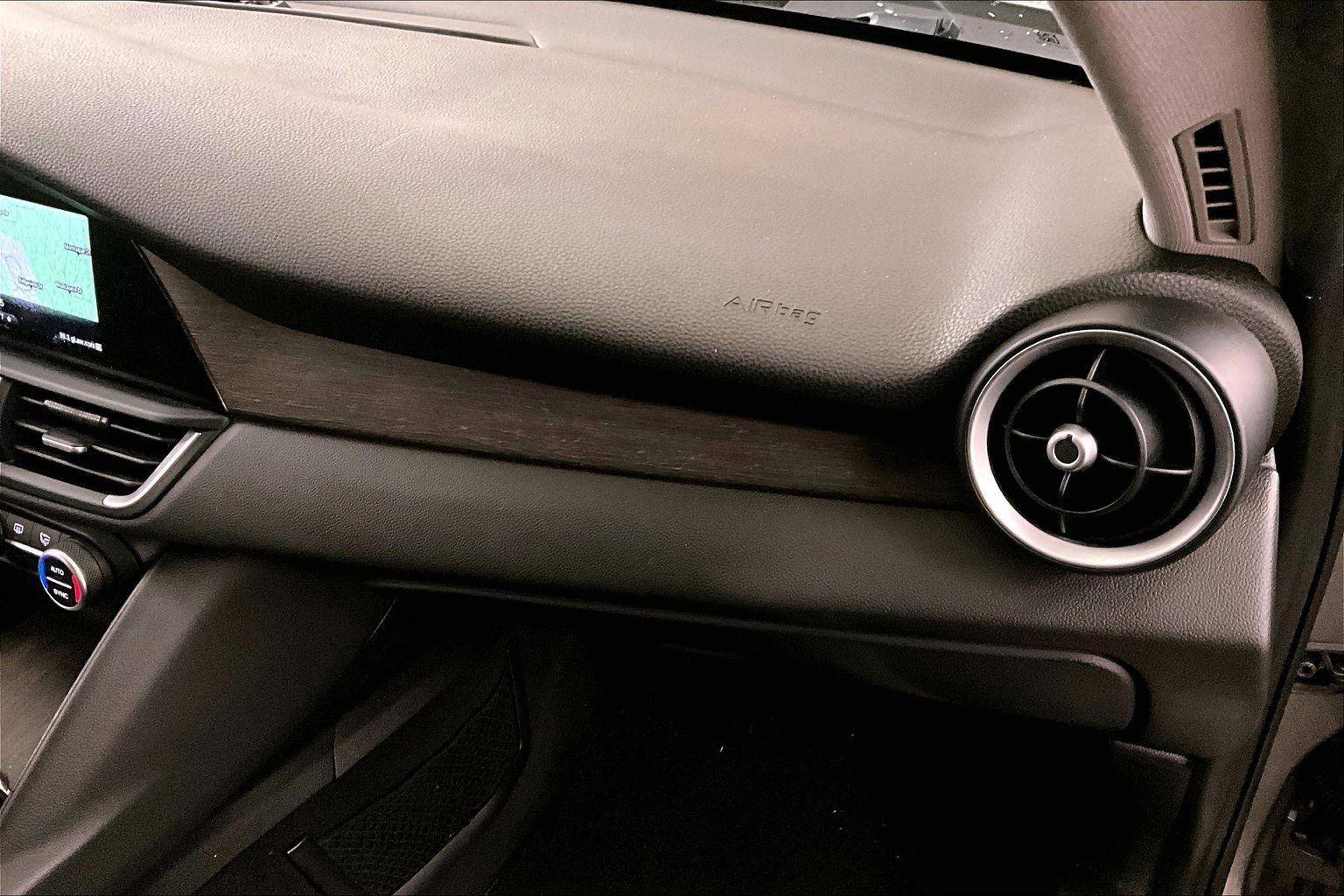 Used 2018 Alfa Romeo Giulia Ti image 17