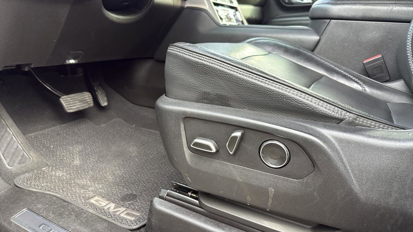 Used 2021 GMC Yukon XL Denali image 11