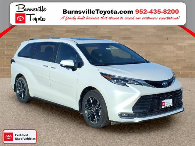 Certified 2025 Toyota Sienna Platinum AWD/4WD image 1