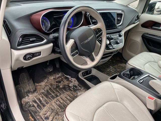Used 2019 Chrysler Pacifica Limited image 3
