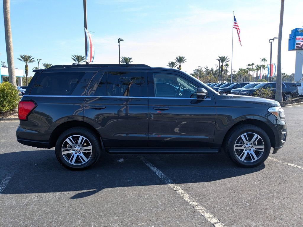 Used 2024 Ford Expedition XLT image 3