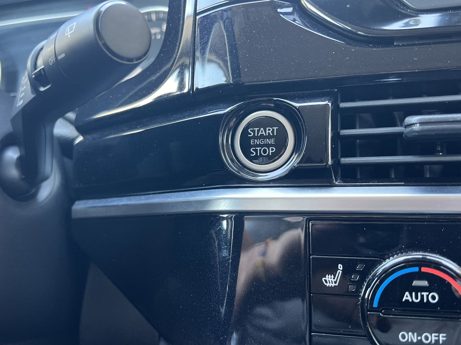 Used 2024 Nissan Pathfinder SV FWD image 6