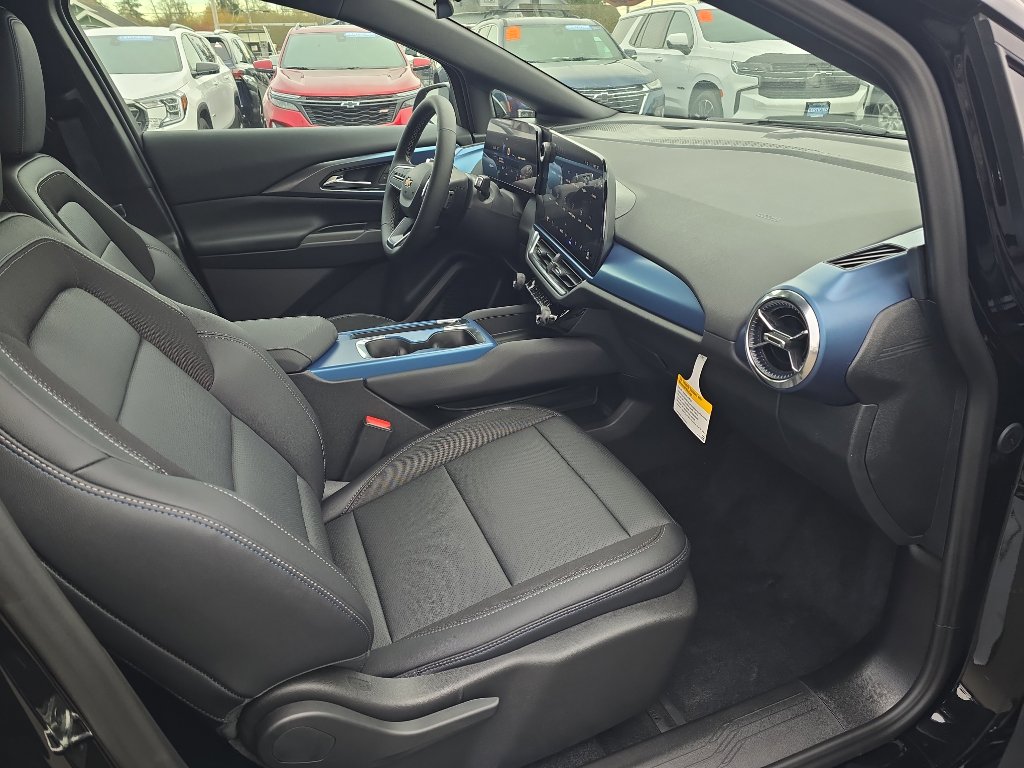 New 2026 Chevrolet Equinox EV LT image 17