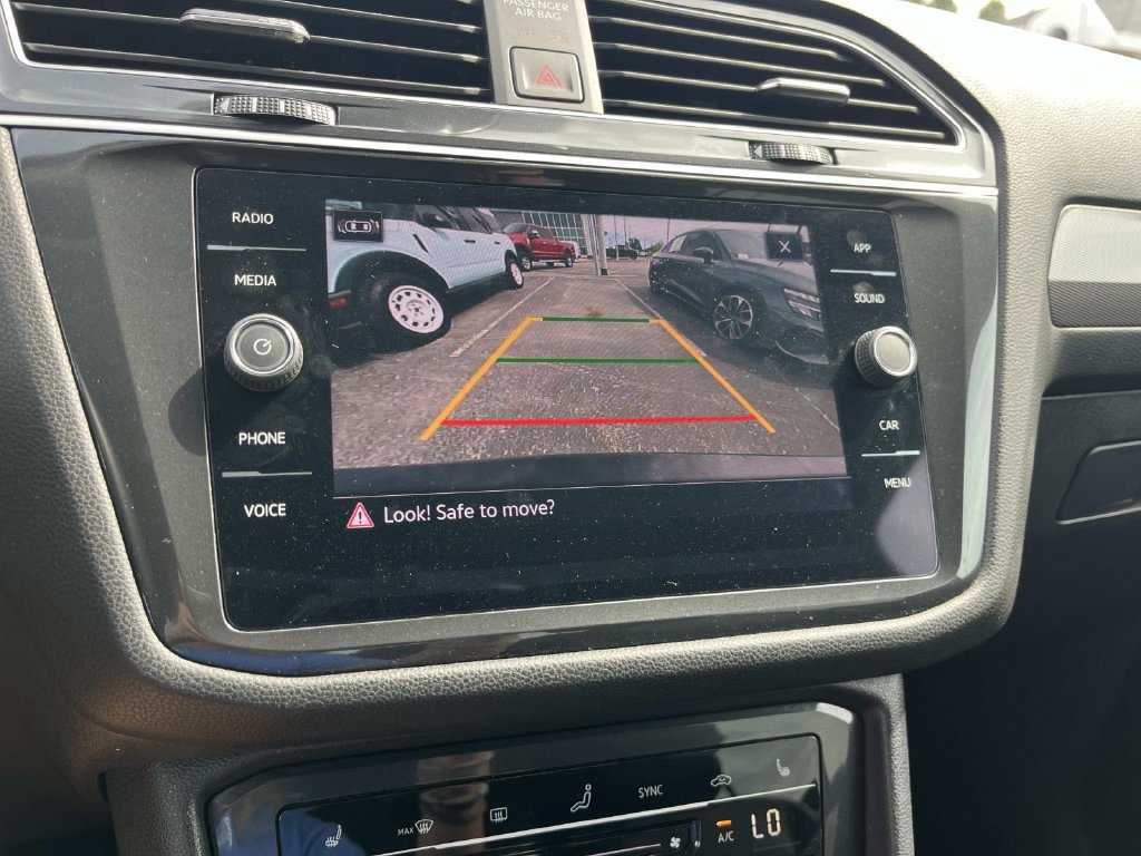 Used 2024 Volkswagen Tiguan SE AWD/4WD image 37