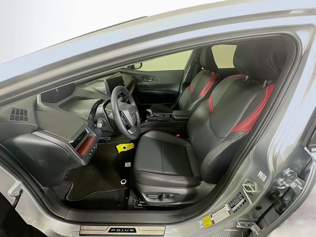 Used 2025 Toyota Prius XSE image 21