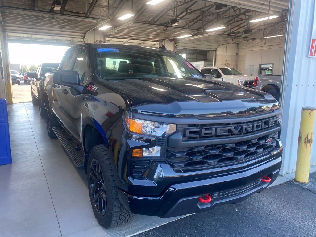 Used 2023 Chevrolet Silverado 1500 Custom Trail Boss AWD/4WD image 1