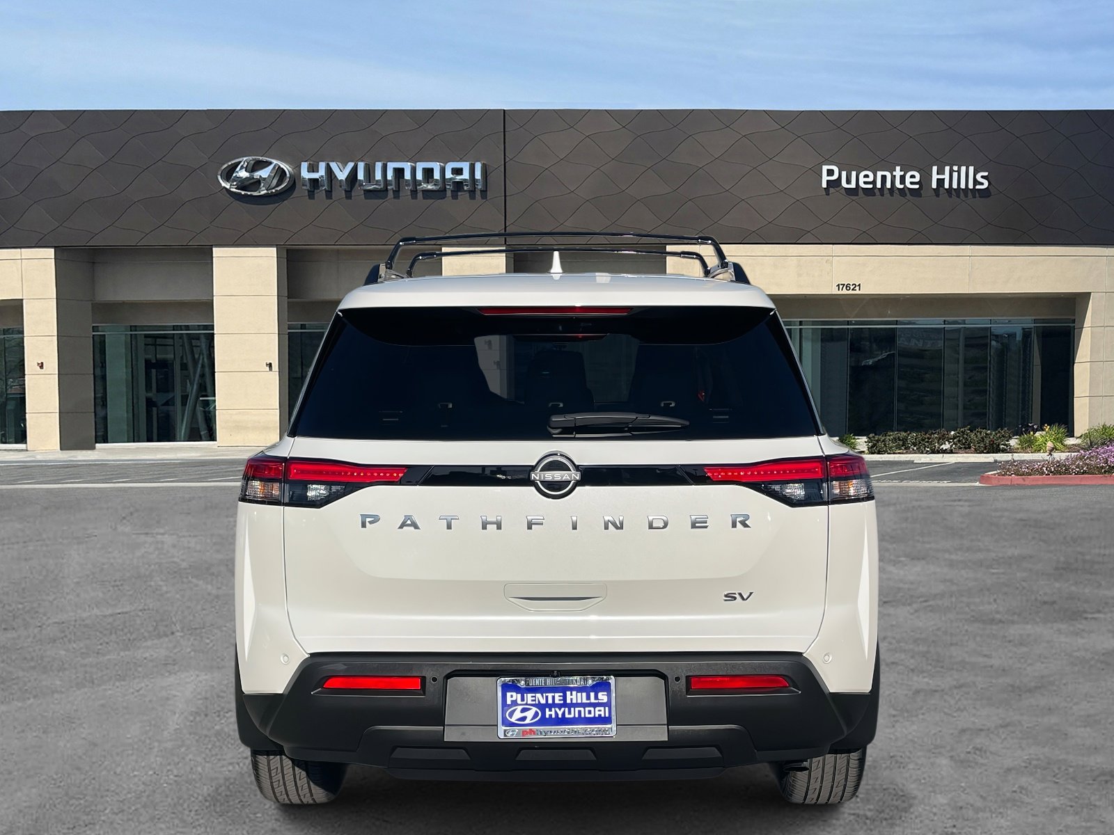 Used 2024 Nissan Pathfinder SV image 5