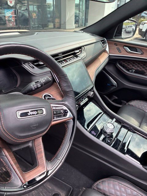 Used 2023 Jeep Grand Cherokee Summit AWD/4WD image 15