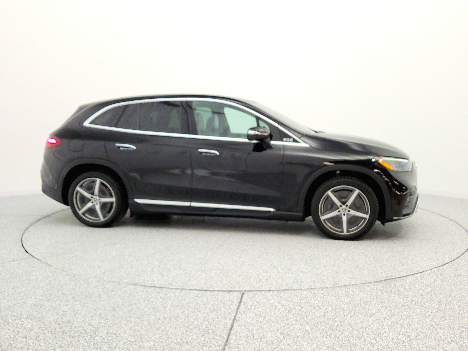 Used 2023 Mercedes-Benz EQE 500 4MATIC SUV image 4