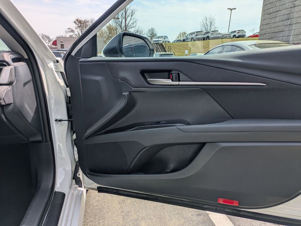 Used 2025 Toyota Camry LE image 31
