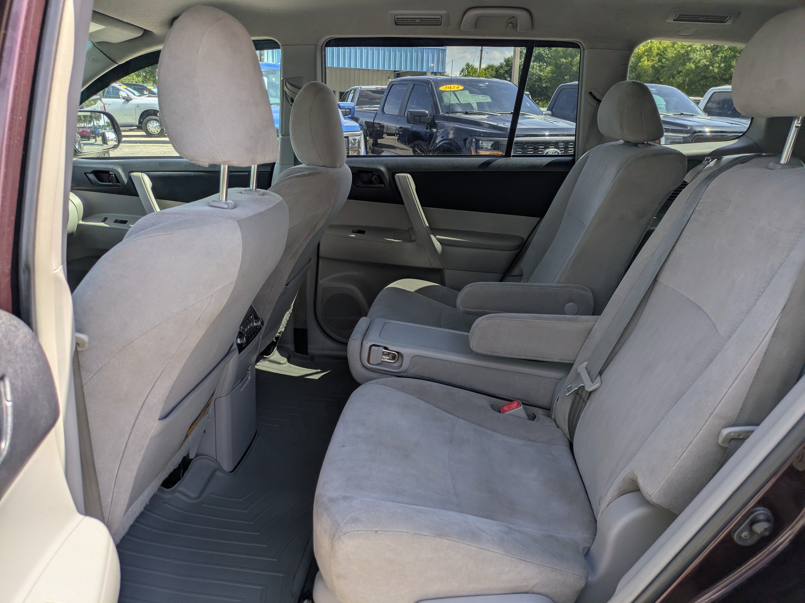 Used 2012 Toyota Highlander FWD w/ Cold Weather Pkg image 13