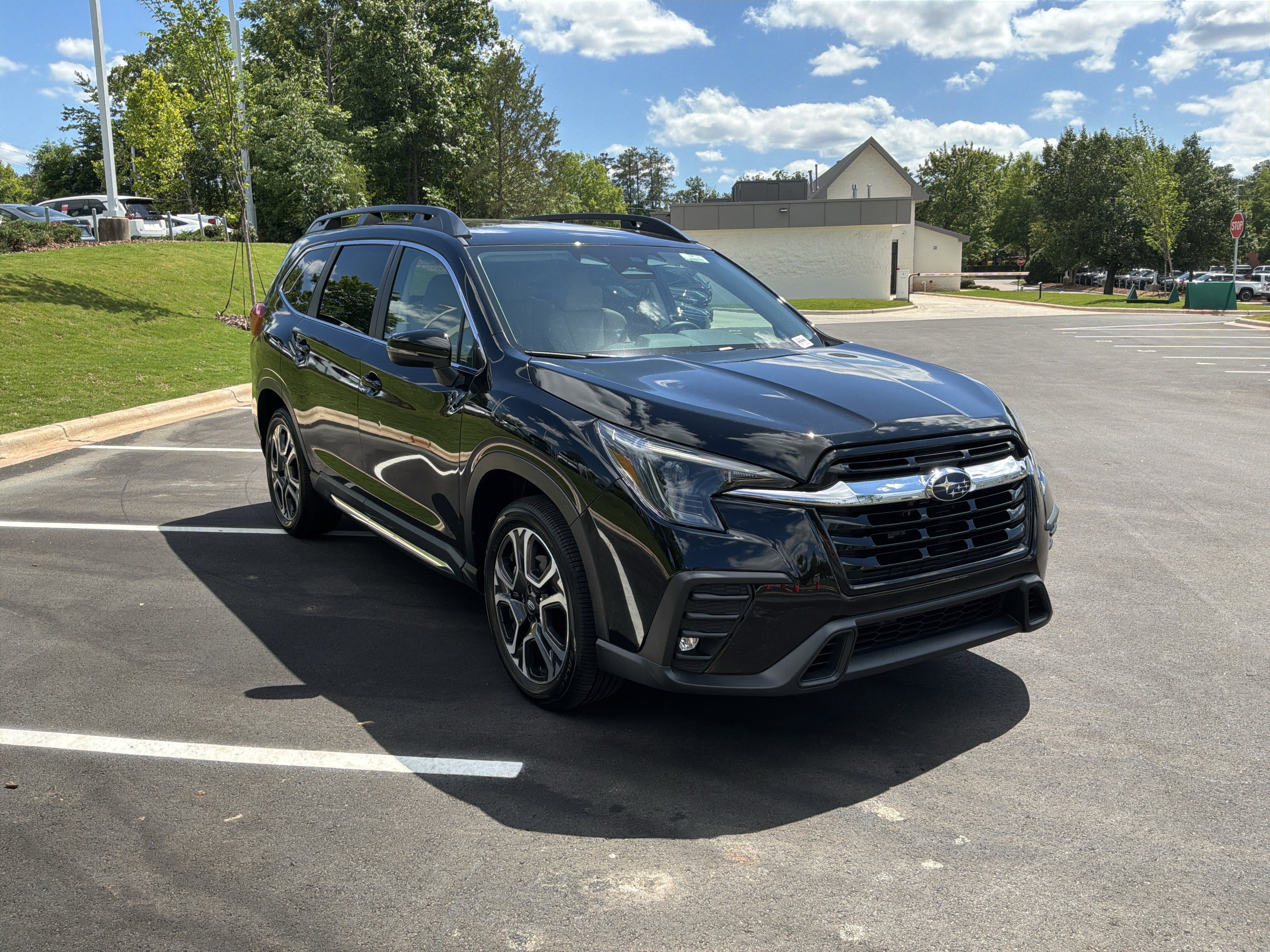 Used 2023 Subaru Ascent Limited AWD/4WD image 2