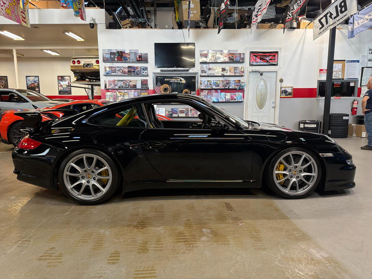 Used 2007 Porsche 911 GT3 RWD image 4