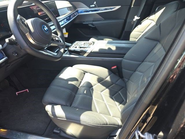Used 2025 BMW i7 eDrive50 w/ Premium Package image 13