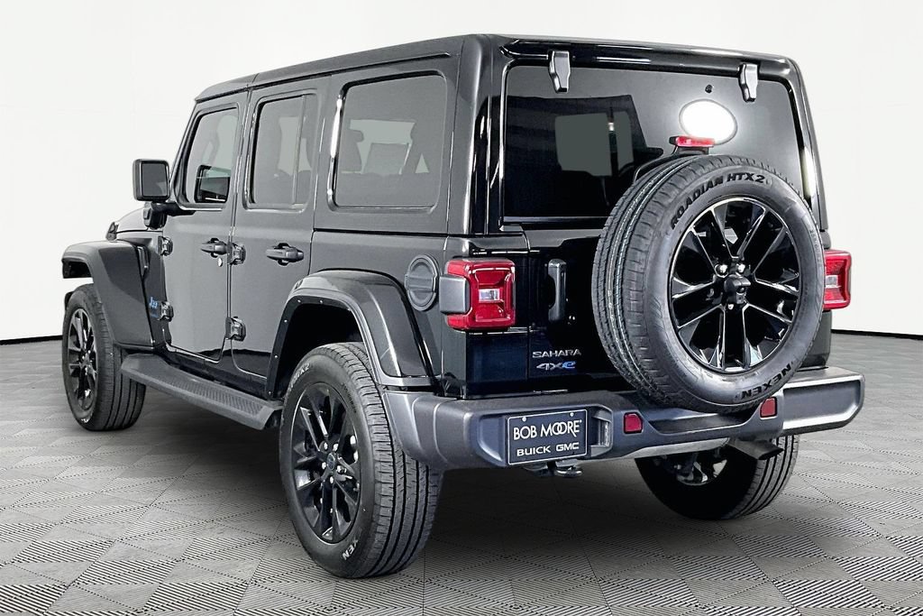 Used 2025 Jeep Wrangler Unlimited Sahara AWD/4WD image 4