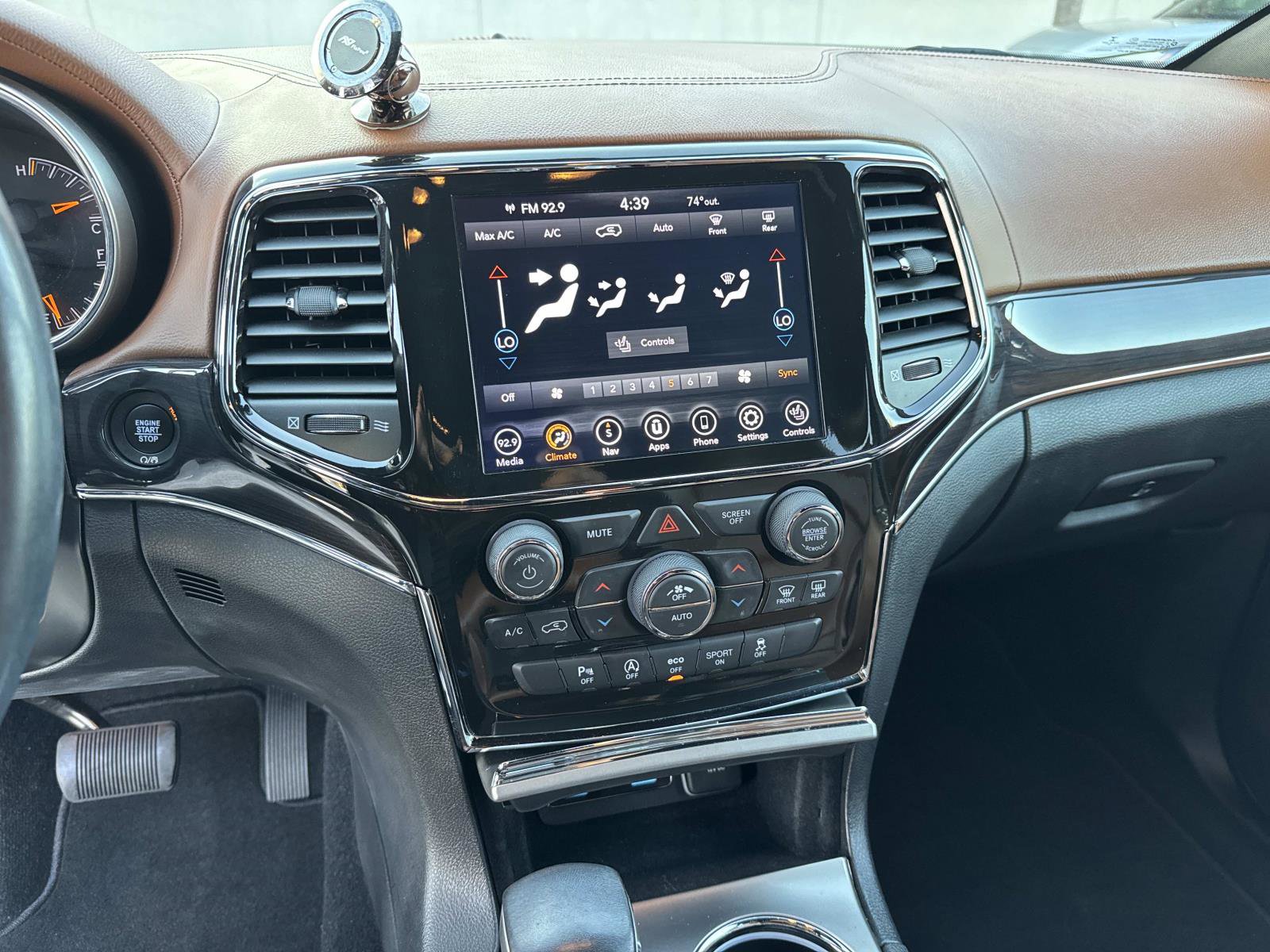 Used 2021 Jeep Grand Cherokee Overland image 24