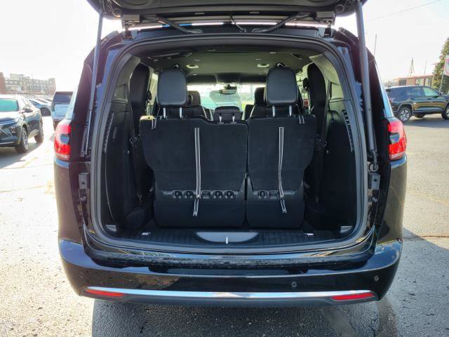 Used 2025 Chrysler Pacifica Select image 24