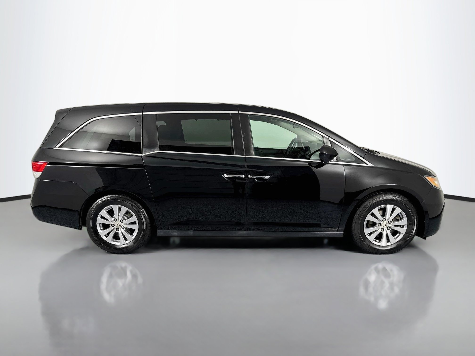Used 2016 Honda Odyssey SE image 4