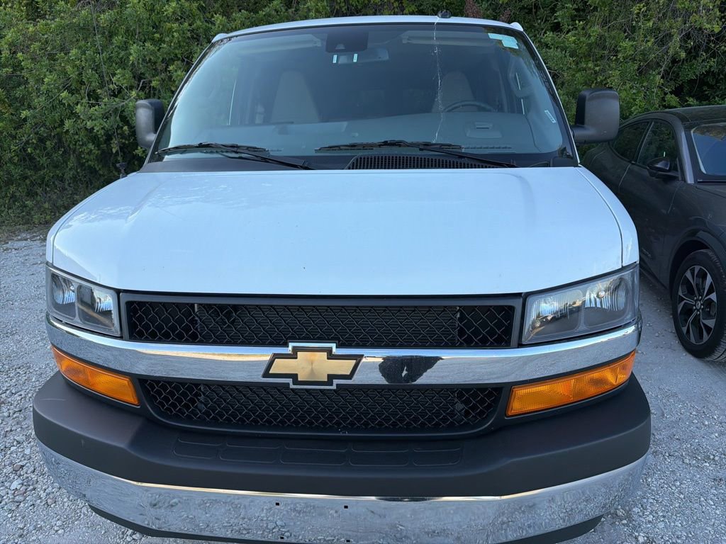 Used 2025 Chevrolet Express 3500 LT w/ LT Preferred Equipment Group RWD image 3