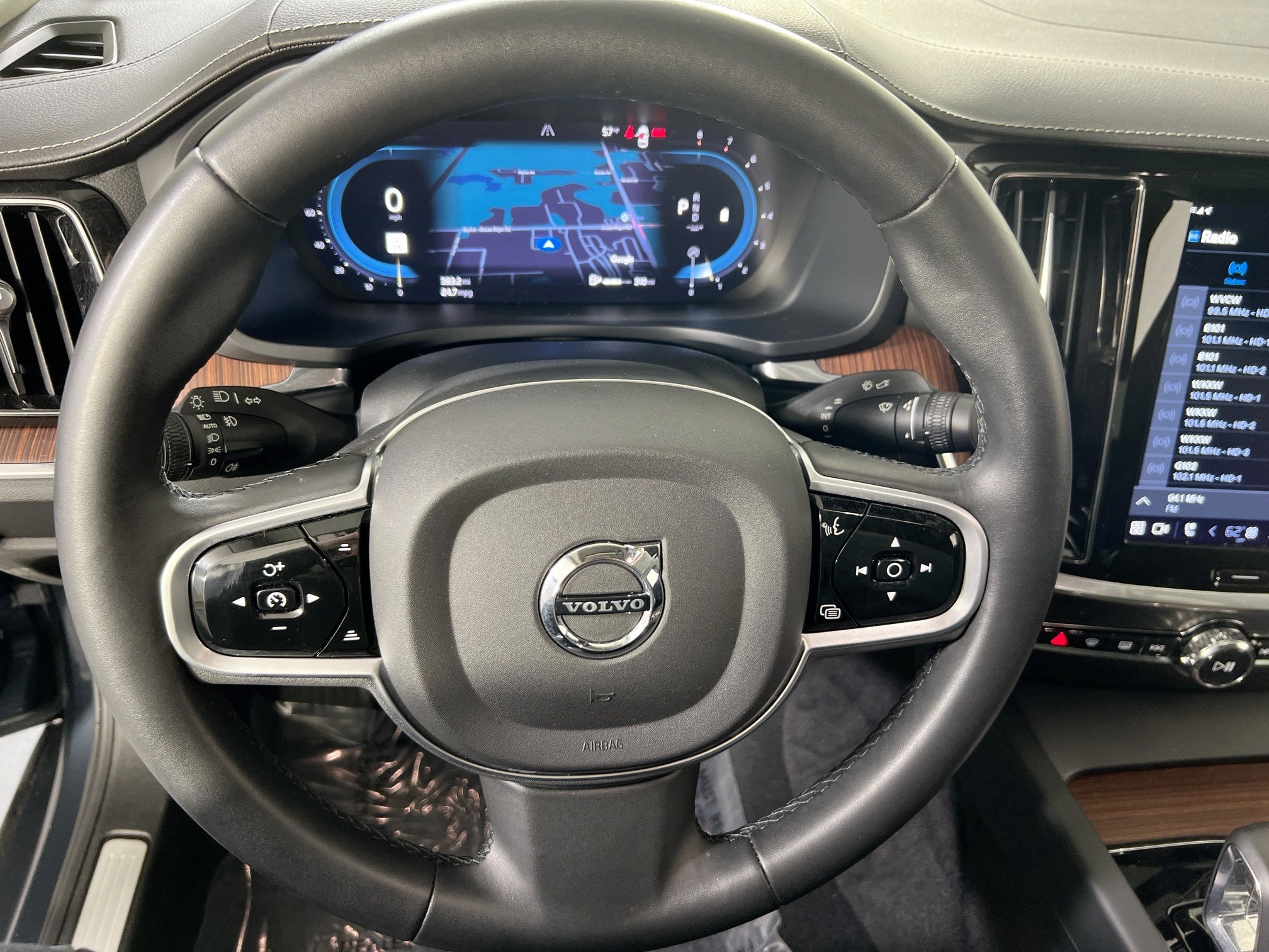 Used 2023 Volvo S60 B5 Ultimate w/ Climate Package image 11