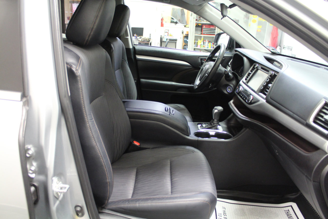 Used 2019 Toyota Highlander LE image 23