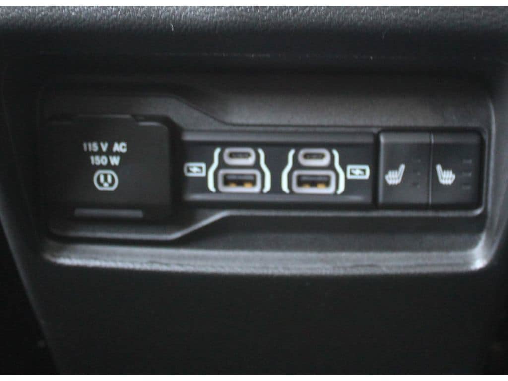 New 2023 Jeep Grand Cherokee Limited w/ Luxury Tech Group II RWD image 24