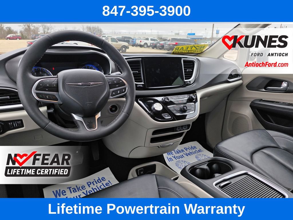 Used 2024 Chrysler Pacifica Touring-L FWD image 37