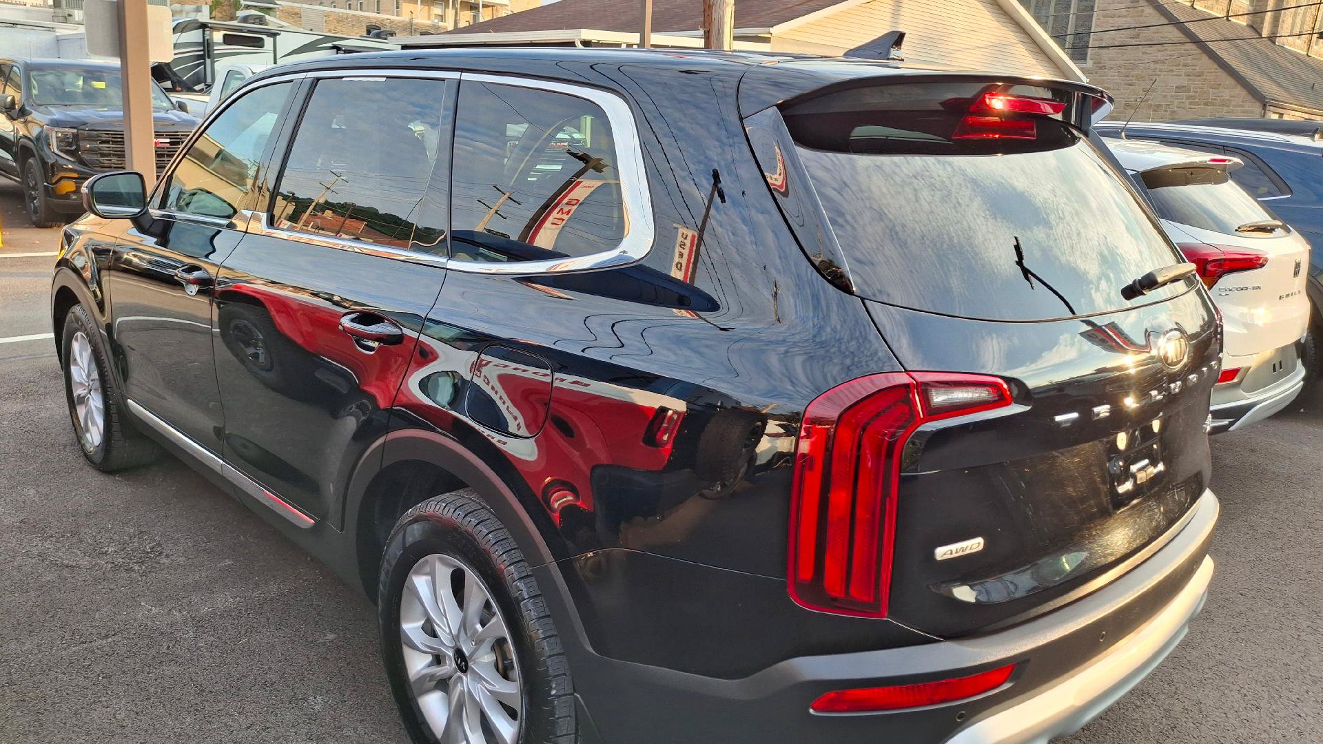 Used 2020 Kia Telluride LX AWD/4WD image 4