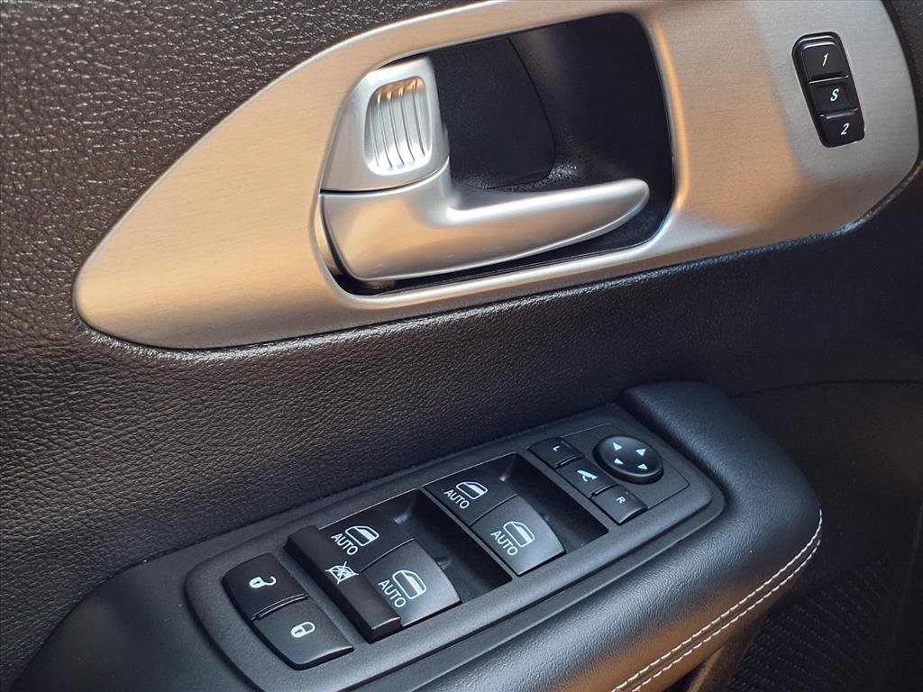 Used 2024 Chrysler Pacifica Limited w/ S Appearance Package image 12