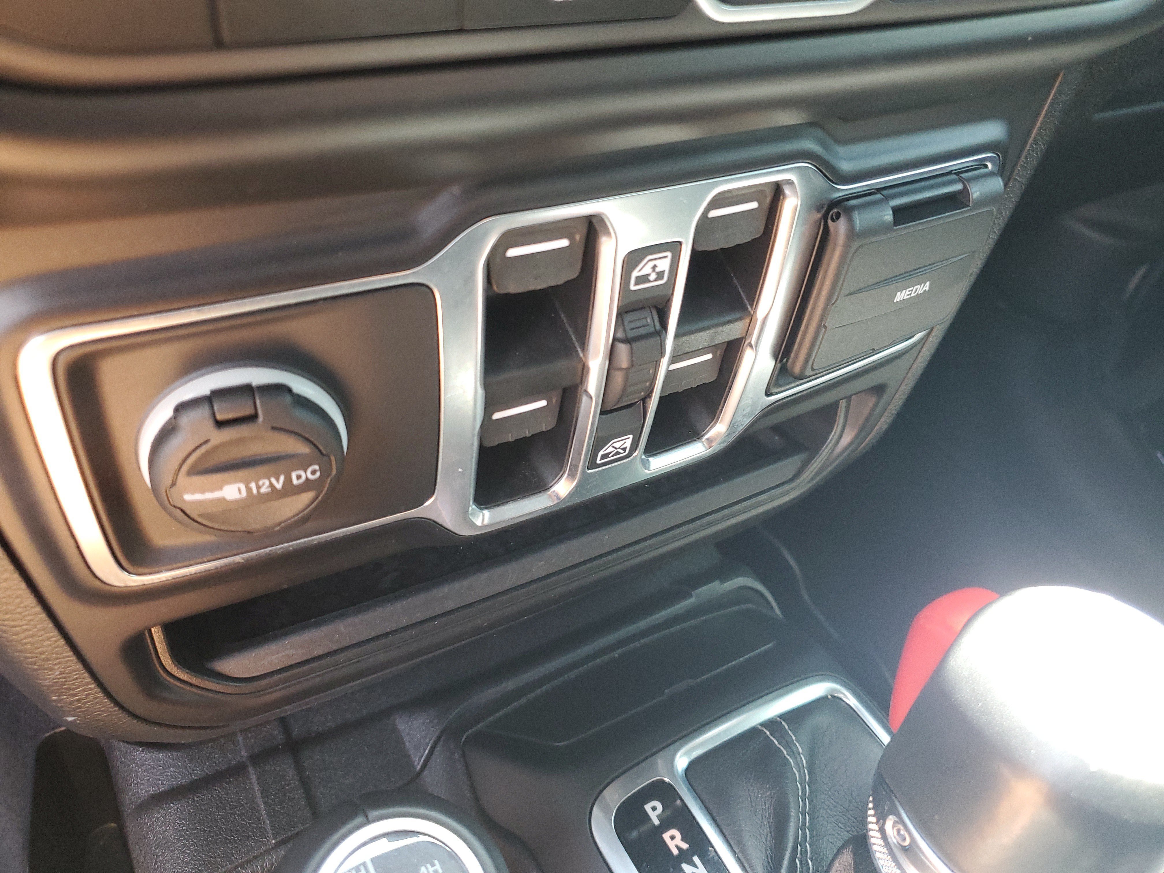Used 2022 Jeep Wrangler Unlimited Sahara AWD/4WD image 21
