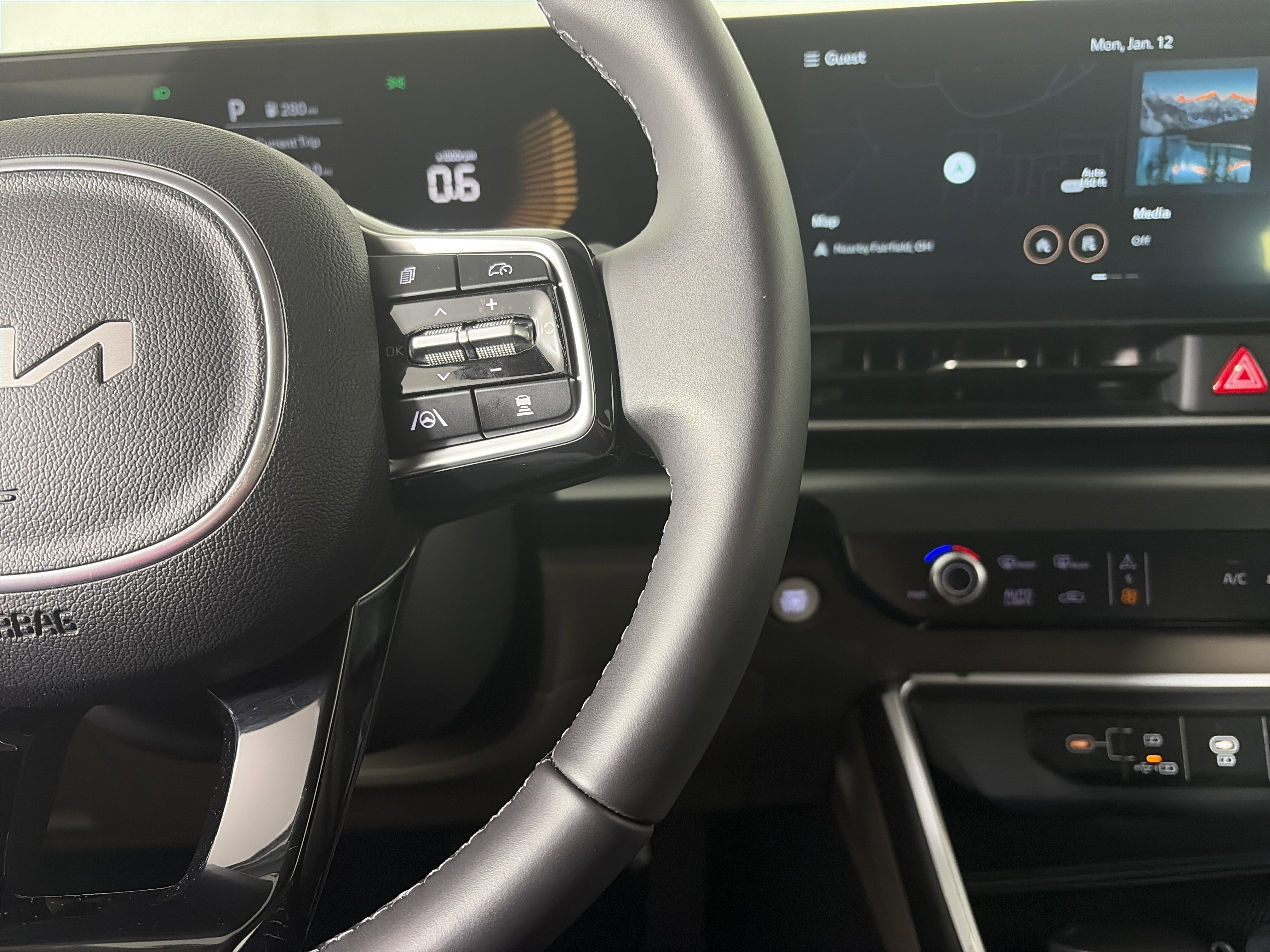 Used 2025 Kia Carnival image 34