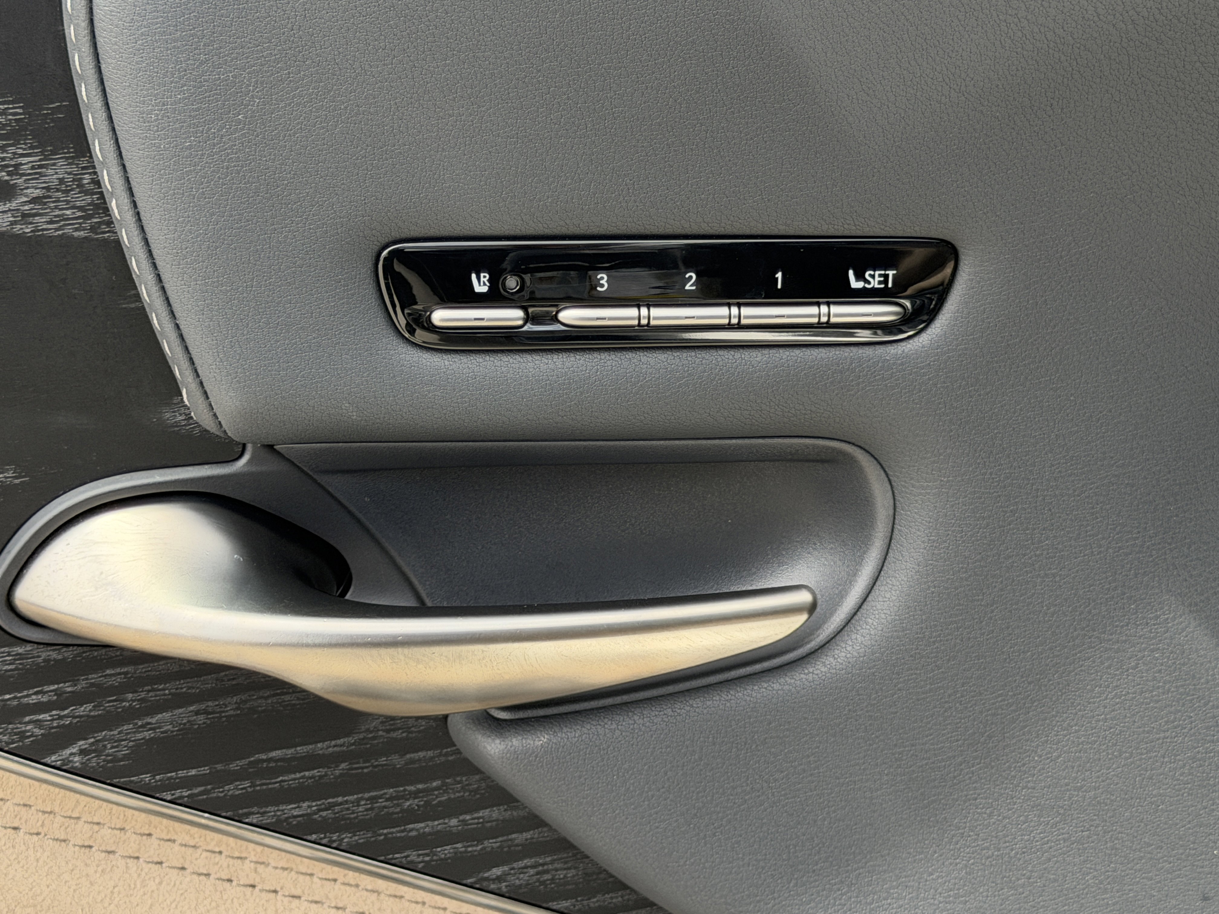 Certified 2022 Lexus LS 500 w/ Cold Weather Package (CK) RWD image 18