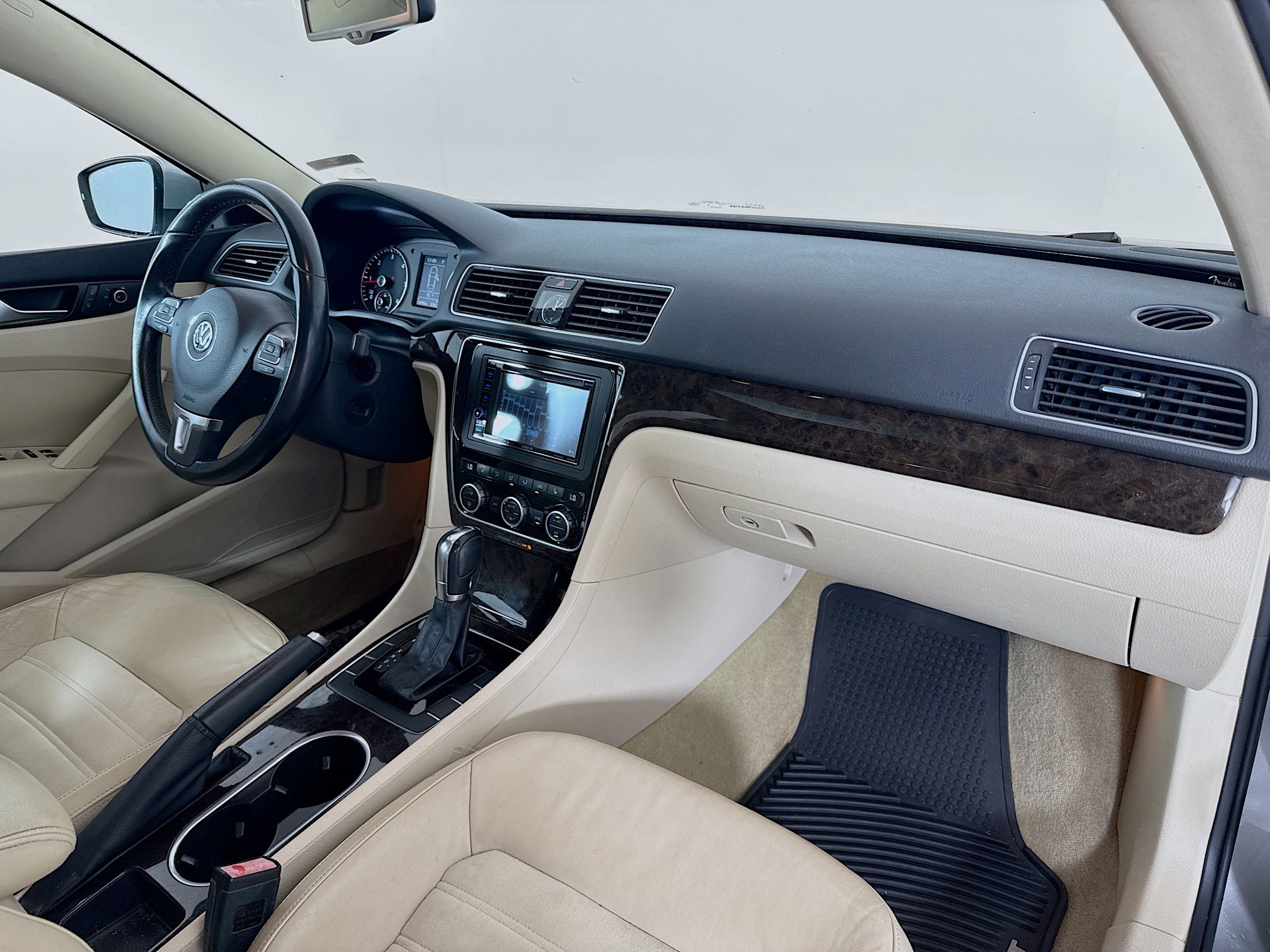Used 2014 Volkswagen Passat TDI SEL Premium FWD image 23