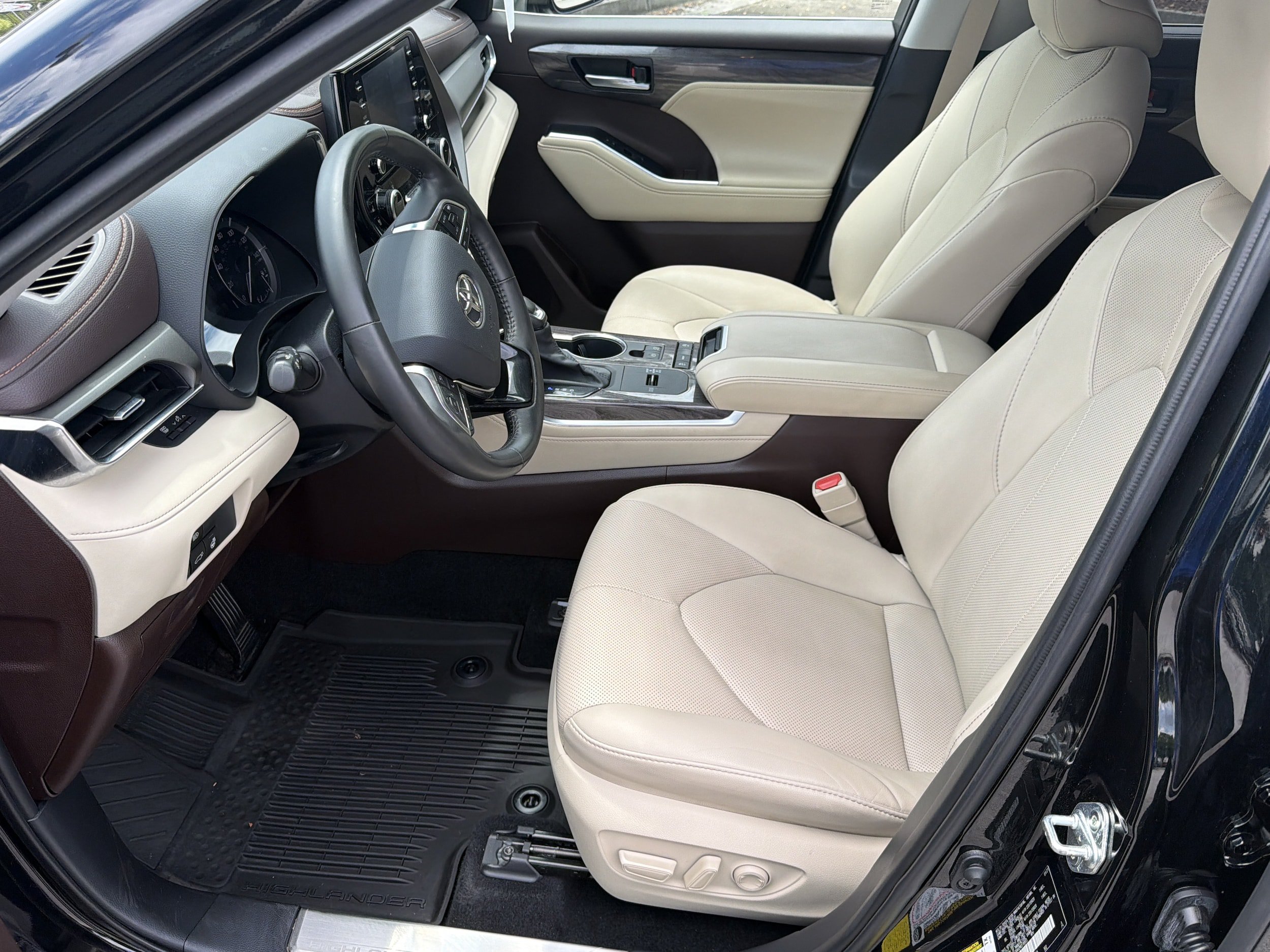 Certified 2021 Toyota Highlander Limited FWD image 16