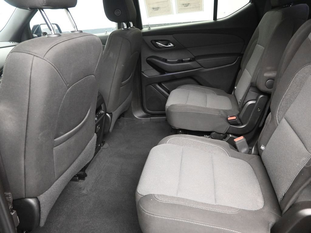 Used 2023 Chevrolet Traverse LT image 14